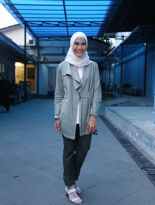 Ada yang berbeda pada kehamilan keempat Zaskia. Pemain sinetron Kiamat Sudah Dekat itu merasakan hal berbeda dengan kehamilannya kali ini. Istri sutradara Hanung Bramantyo itu mengaku lucu pada kehamilannya kali ini. (Nurwahyunan/Bintang.com)