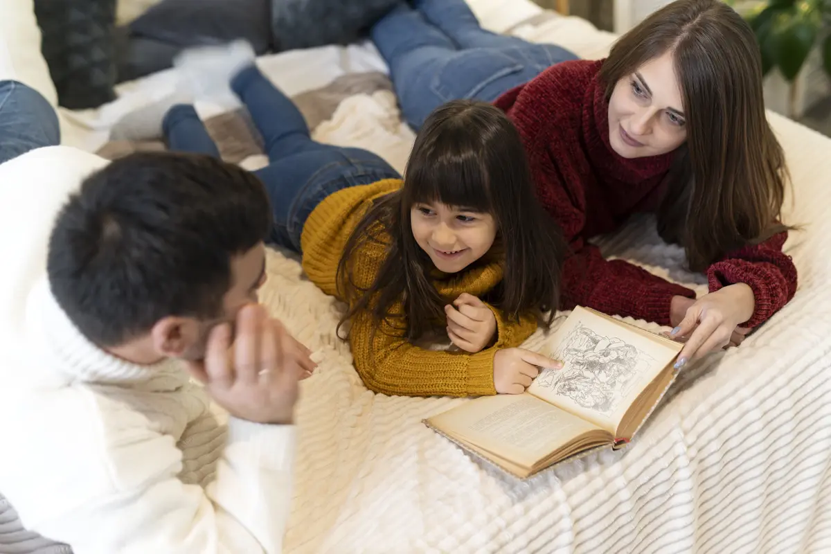 Tak Perlu Liburan Mahal, Ini 3 Aktivitas Sederhana untuk Menguatkan Bonding Ayah-Ibu di Tengah Kesibukan [Dok/freepik.com]