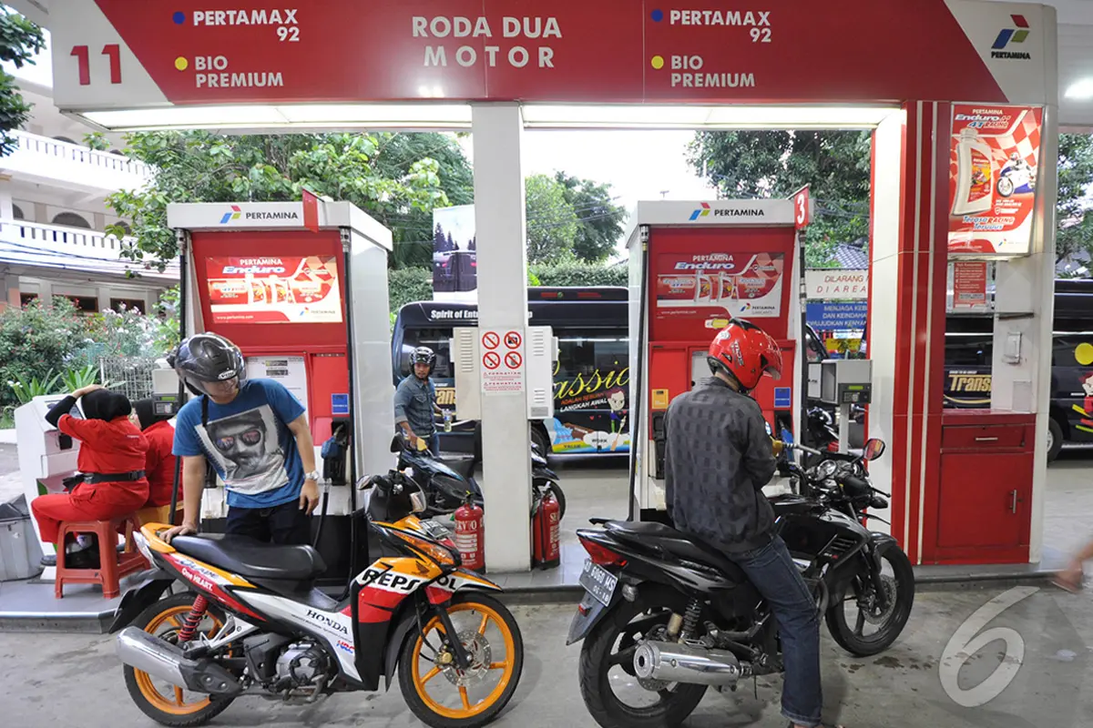 Pemerintah Turunkan Harga Premium Jadi Rp 7.600