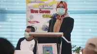 Wali Kota Tangerang Selatan (Tangsel) Airin Rachmi Diany saat memberi sambutan dalam pembukaan Rumah Lawan Covid-19 di Ciater, Serpong, Tangsel, Selasa (14/4/2020). (Liputan6.com/Pramita Tristiawati)