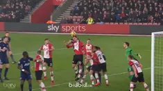 Southampton menahan imbang tim tamu Tottenham Hotspur dengan skor 1-1 pada Minggu (21/1). Soton membuka keunggulan di menit 15 mel...