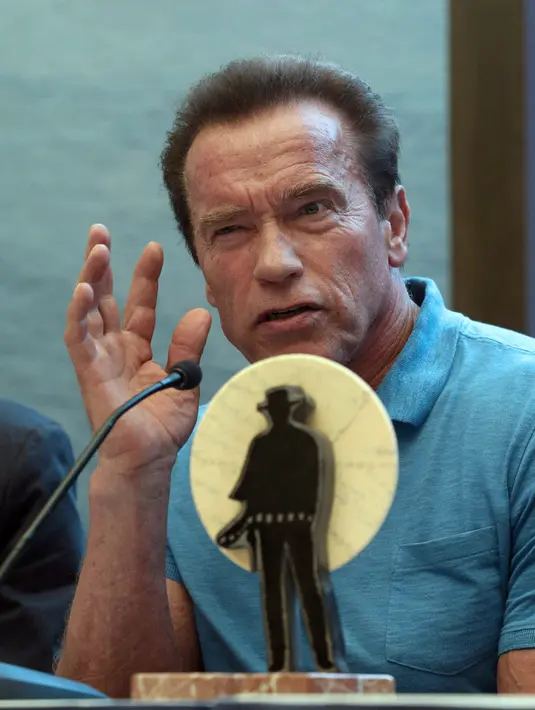Situs tersebut bahkan mencantumkan foto Arnold dengan tulisan ‘RIP ARNORLD 1947 – 2015’. (Bintang/EPA)