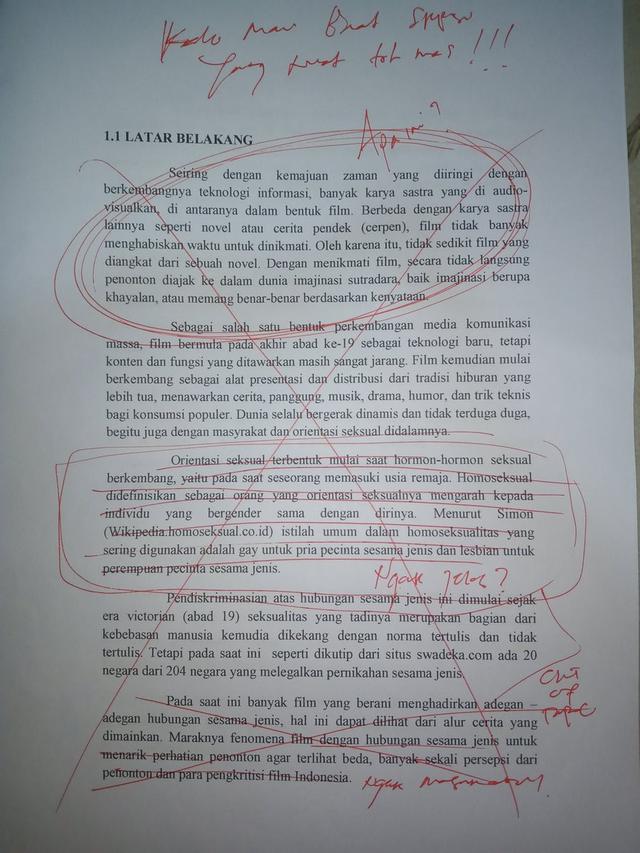 6 Tulisan Revisi Dosen di Skripsi Ini Susah Bacanya, Mahasiswa Makin Pusing