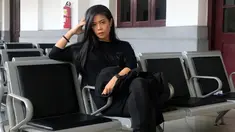 Penampilan Kikan saat berada di salah satu stasiun ini pun terlihat simpel. Mantan vokalis Coklat ini terlihat mengenakan gaya busana yang sangat santai dan tentu saja didominasi dengan warna serba hitam. (Liputan6.com/IG/@kikankikan)