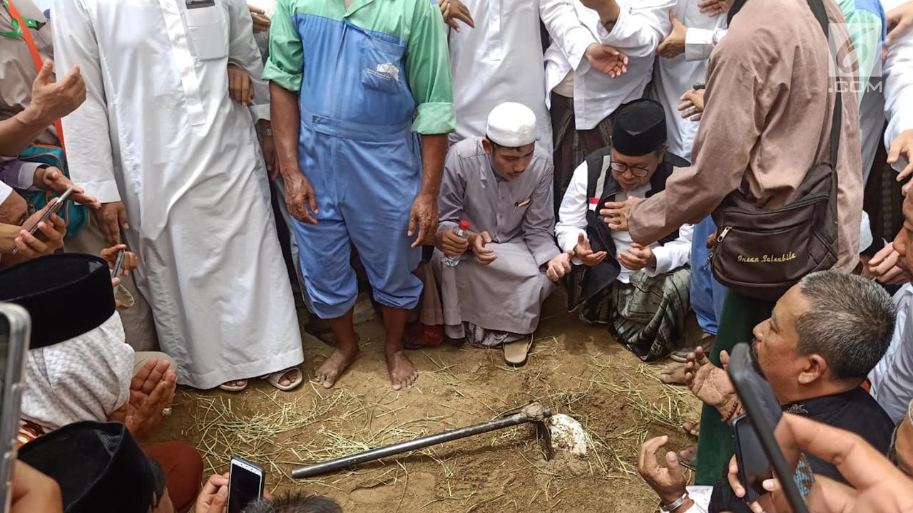 Usai Dimandikan, Jenazah Mbah Moen Disemayamkan di Daker Makkah