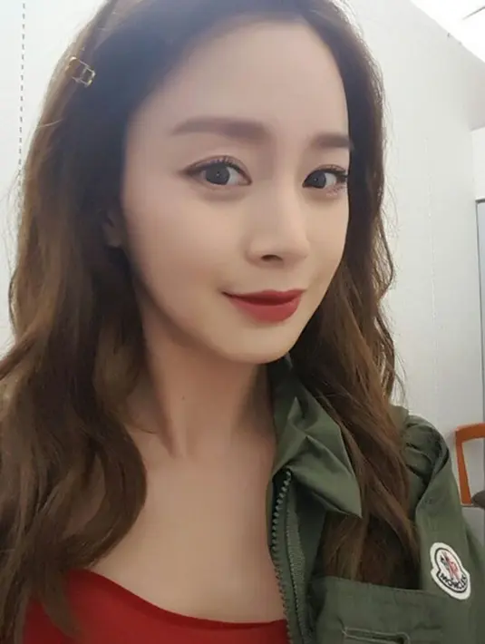 Dalam unggahan foto di akun media sosial milik Rain, ia tak menuliskan nama anaknya bersama Kim Tae Hee yang baru lahir. Namun, rona bahagia nampaknya tengah dirasakan orang tua baru ini. (Instagram/taehee35)