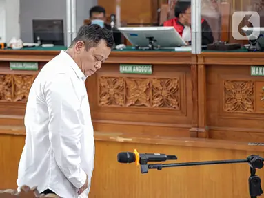 Terdakwa kasus pembunuhan Brigadir Nopriansyah Yosua Hutabarat atau Brigadir J, Kuat Ma'ruf tiba untuk menjalani sidang lanjutan di Pengadilan Negeri Jakarta Selatan, Jakarta, Rabu (26/10/2022). Dalam sidang tersebut hakim menolak eksepsi Kuat Ma'ruf. (Liputan6.com/Faizal Fanani)
