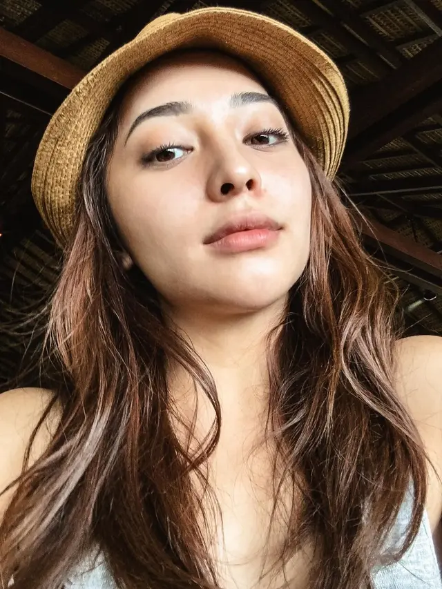 Unggah Foto Berjerawat, Ini 6 Potret Nikita Willy Tampil Natural