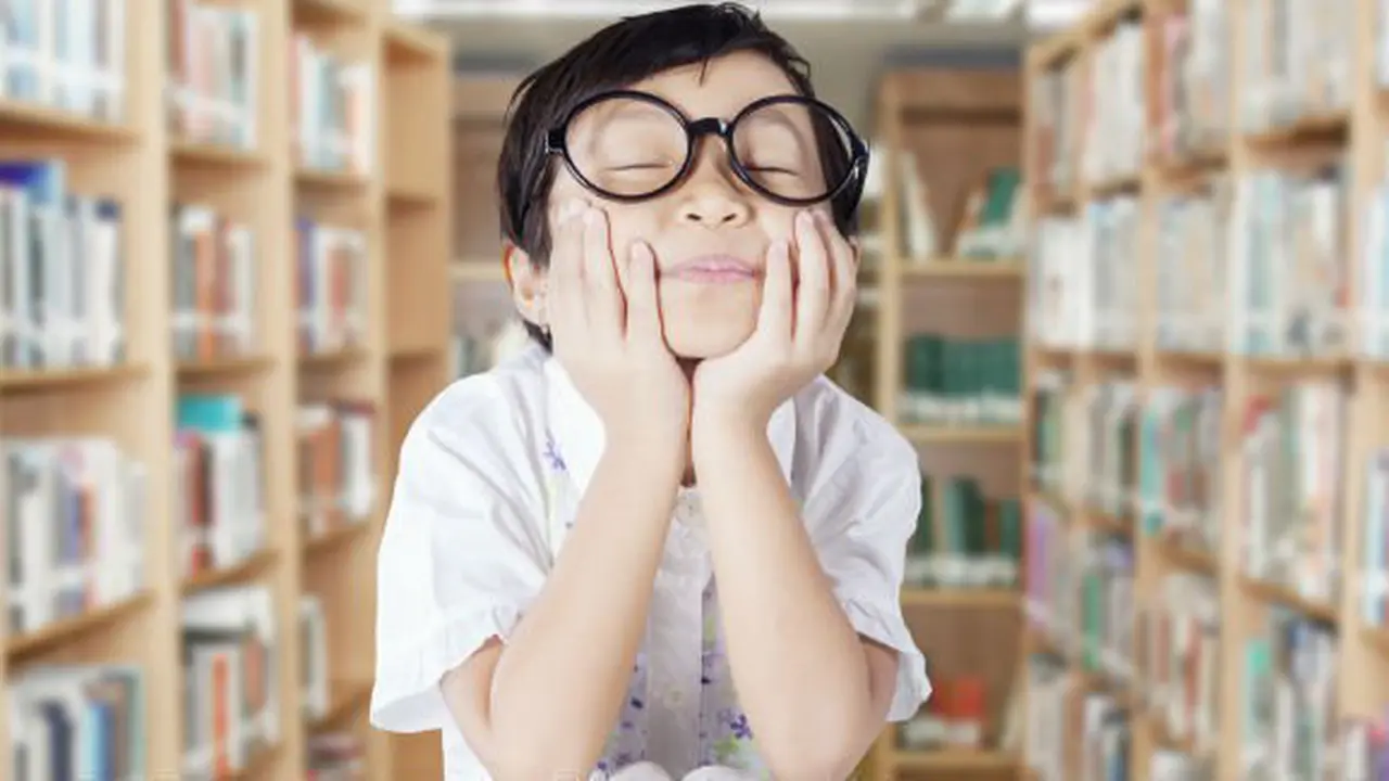 Menagsuh anak / Copyright Shutterstock