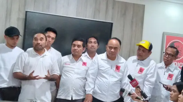Relawan Pro Jokowi (Projo) menerima kedatangan Relawan Prabowo 08 di kantor DPP Projo, Pancoran, Jakarta, pada Kamis (6/7/2023).