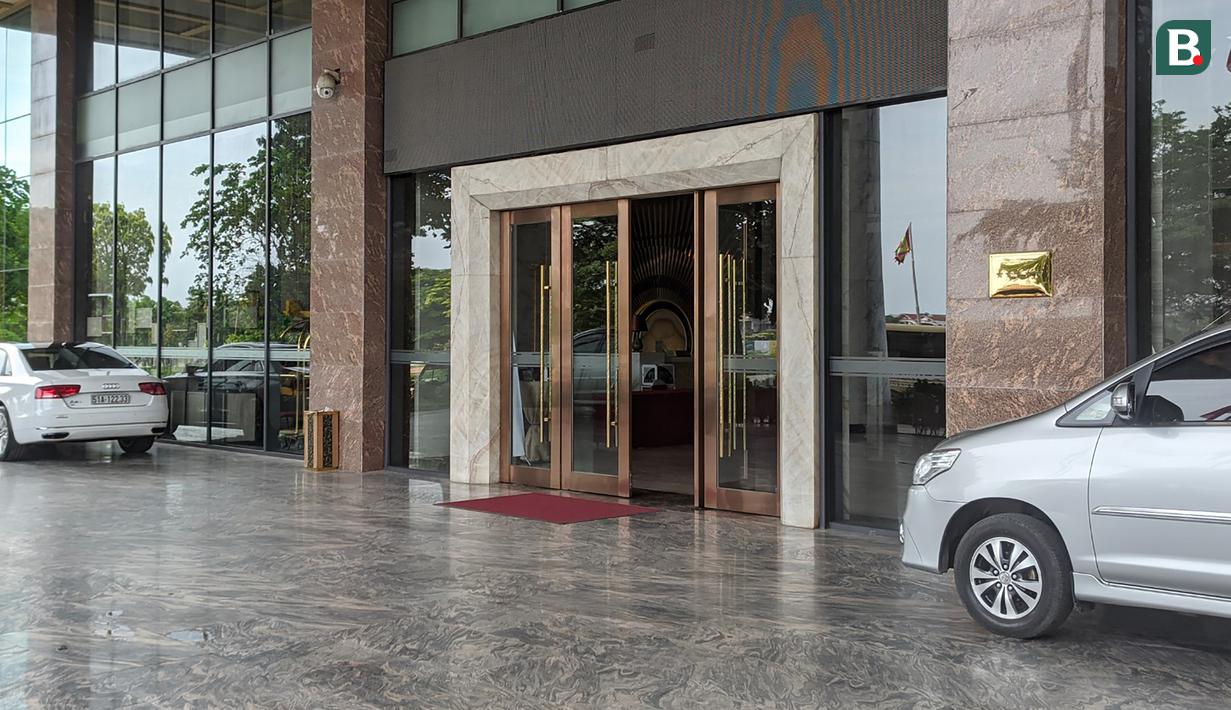 <p>Jarak Hotel Muong Thanh Luxury Phu Tho dengan Stadion Viet Tri, venue tempat dilangsungkannya seluruh laga penyisihan di Grup A berjarak kurang lebih 3 km. (Bola.com/Muhammad Adiyaksa)</p>