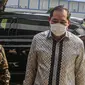 Mantan Menteri Perdagangan (Mendag) Muhammad Lutfi berjalan memasuki ruang pemeriksaan di Gedung Bundar Kejaksaan Agung (Kejagung), Jakarta Selatan, Rabu (22/6/2022). Pemeriksaan terhadap Lutfi itu merupakan lanjutan dari penyidikan kasus pemberian izin ekspor CPO yang telah menjerat lima orang sebagai tersangka. (Liputan6.com/Faizal Fanani)