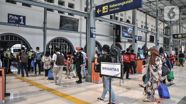 Aturan Terbaru Naik Kereta Api Lokal dan Jarak Jauh, Anak di Bawah 12 Tahun Diizinkan