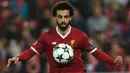 Pemain Liverpool, Mohamed Salah memanaskan persaingan top scorer Liga Champions dengan torehan empat golnya pada fase grup. (AFP/Paul Ellis)