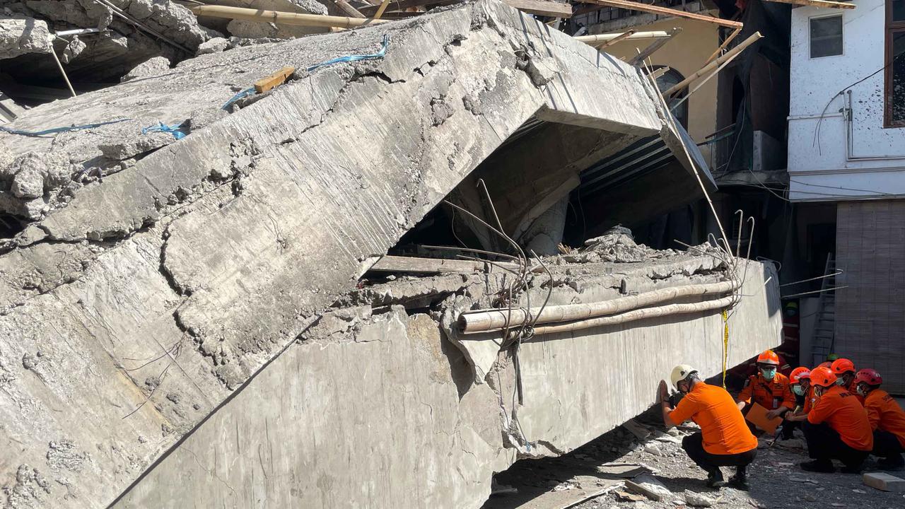 Evakuasi Korban Ambruknya Bangunan Ponpes Al-Khoziny Sidoarjo Masih Berlangsung