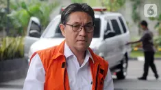 Mantan Anggota DPR F-PAN Sukiman tiba untuk pemeriksaan di gedung KPK, Jakarta, Kamis (14/11/2019). Sukiman diperiksa sebagai tersangka terkait penerimaan suap untuk meloloskan alokasi dana perimbangan di APBN-P 2017 dan APBN 2018 untuk Kab. Pegunungan Arfak, Papua Barat. (merdeka.com/Dwi Narwoko)