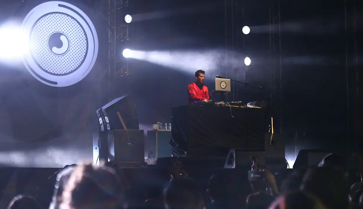 Beberapa lagu digubahnya seperti lagu milik Bob Marley berjudul Three Little dan lagu berjudul Toxic milik Britney Spears dirubah dan terdengar lebih segar. (Galih W. Satria/Bintang.com)