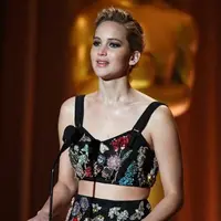 Sederet artis papan atas Hollywood nampaknya seringkali dikejutkan dengan tersebar foto-foto pribadinya. Salah satunya adalah Jennifer Lawrence yang pernah mengalami peretasan atas dokumen pribadinya itu. (AFP/Valerie Macon)