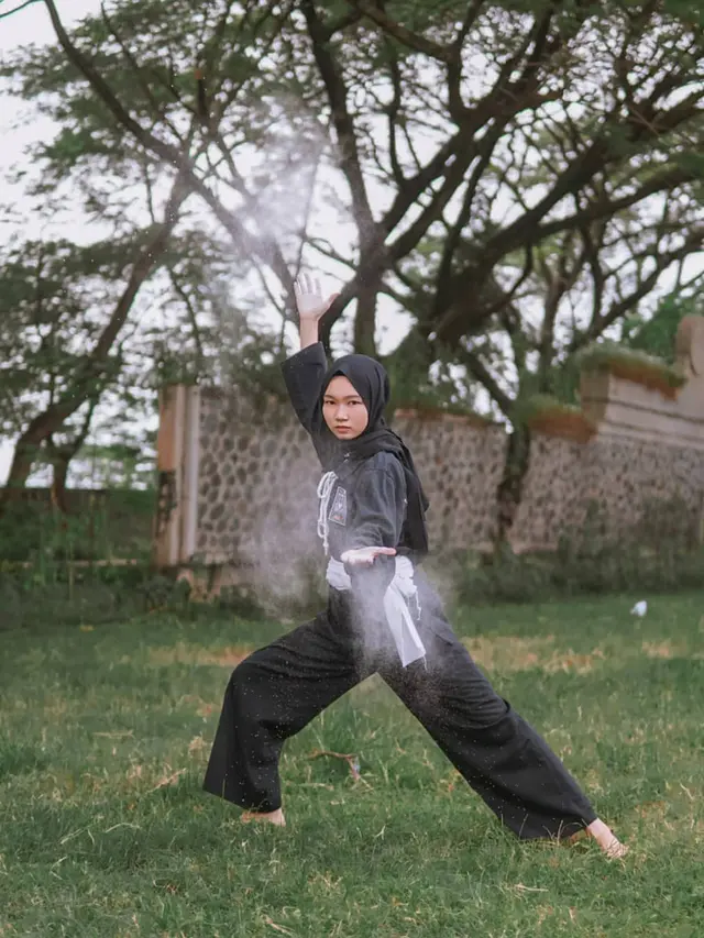 Model Video Klip Keke Bukan Boneka Berhijab, Ini 7 Potret Mita yang Memesona