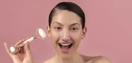Face roller giok bisa menjadi tambahan sederhana dalam rutinitas skincare. (Foto/Dok: Magnific)