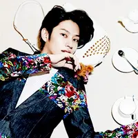 Tak hanya dikenal sebagai idol yang ramah, Heechul juga termasuk orang yang selalu menempati janji. Ia pernah berjanji untuk datang ke wisuda Kim So Hye IOI dan Heechul pun menepatinya. (Foto: soompi.com)