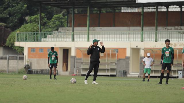 Sesi latihan PSS Sleman