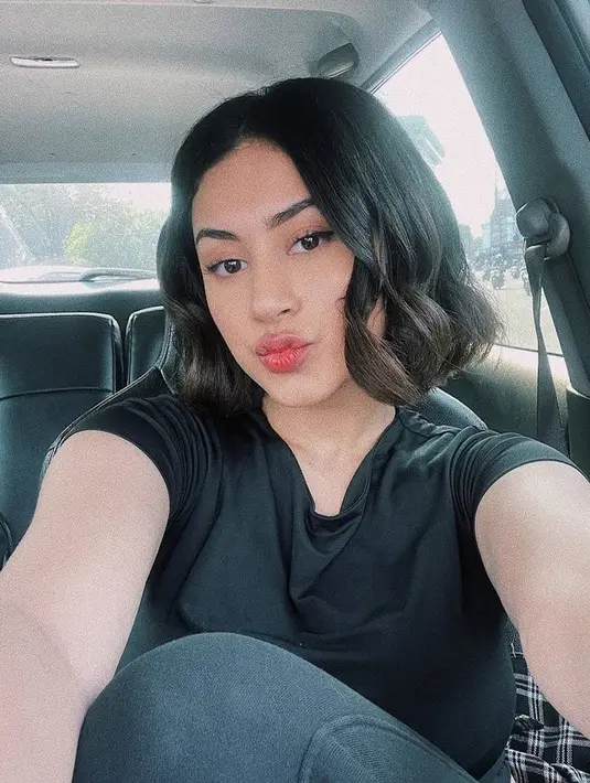 <p>Afifah mengawali curhatannya dengan mengunggah fotonya yang berlumuran darah. Ia mengaku jika fisik dan mentalnya sudah membaik. [Foto: instagram.com/afifahriyad]</p>