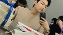 Dari semua karakter yang pernah ia perankan, Lee Min Ho tampak lebih sering memerankan tokoh dari keluarga kaya. Tak heran, jika pesonanya selalu memancarkan aura mahal. Apalagi ditambah penampilannya yang selalu stylish, membuat gaya saat mirror selfie makin memukau. (Liputan6.com/IG/@actorleeminho)