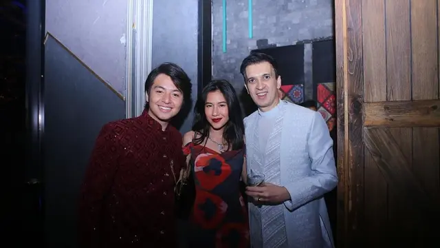 6 Potret Artis Muda Bareng Manoj Punjabi di Acara Diwali, Produser dengan Banyak Karya