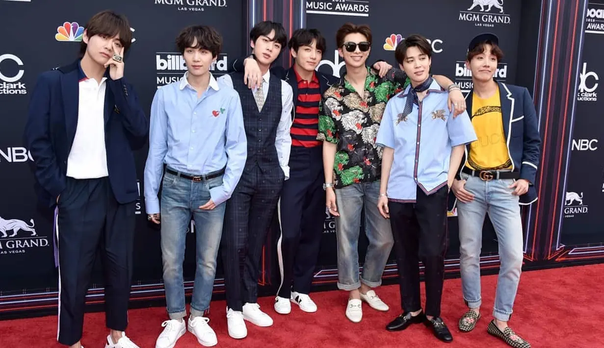 Pemilik tembang DNA ini pun mencatatkan namanya sebagai grup k-pop pertama yang berhasil merajai chart Billboard 200. Tentu saja ini merupakan prestasi yang membanggakan bagi Korea Selatan. (Foto: instagram.com/bts.bighitofficial)