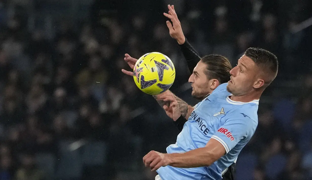 <p>Bermain di hadapan publik sendiri, Lazio tampil menekan sejak awal laga. Sejumlah peluang didapat skuad racikan Mauruzio Sarri, tapi belum menghasilkan gol. (AP Photo/Alessandra Tarantino)</p>