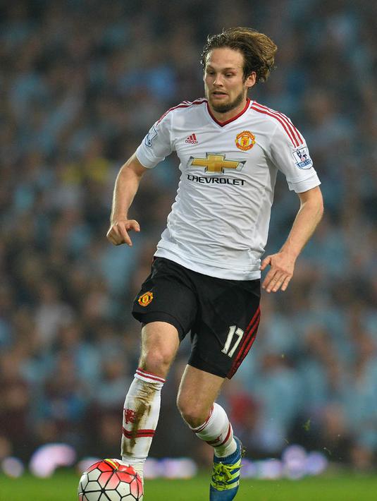 1. Daley Blind, Telegraph melaporkan jika pelatih Inter Milan, Frank de Boer, berniat mendatangkan bek MU ini dengan dana 17 juta pounds. Rencana ini berpotensi terealisasi mengingat bek Belanda ini tidak diinginkan Jose Mourinho. (AFP/Glyn Kirk)
