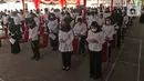 Peserta berdoa sebelum mengikuti proses Tes Standar Kompetensi Dasar (SKD) CPNS di BKN, Jakarta, Kamis (2/9/2021). Sebanyak 800 peserta mengikuti tes yang dibagi dua sesi dan menerapkan protokol kesehatan yang ketat. (Liputan6.com/Herman Zakharia)