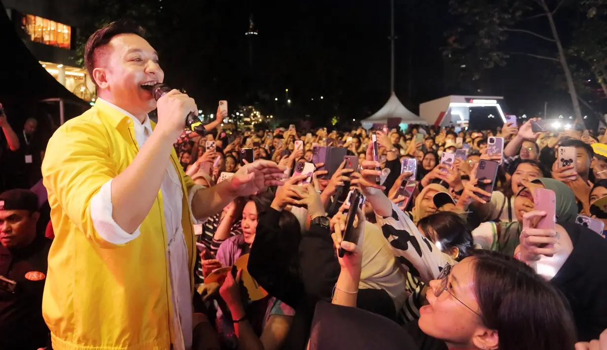 Acara diawali dengan kemunculan artis agatha chelsea di peluncuran produk terbaru dari Isoplus Coco. Kemudian pada pukul 17.00 WIB dilanjutkan dengan Fit & Fun Excellent Cardio Bersama Cantika Felder. [Foto: Bambang E Ros/Fimela.com]