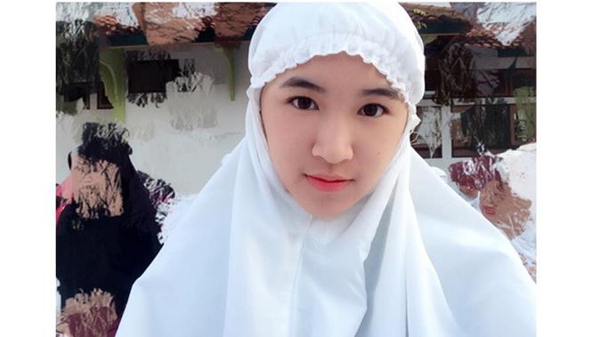 5 Gaya Hijab Personel JKT48, Lain Dari Biasanya (sumber: Instagram.com/JKT48shani)