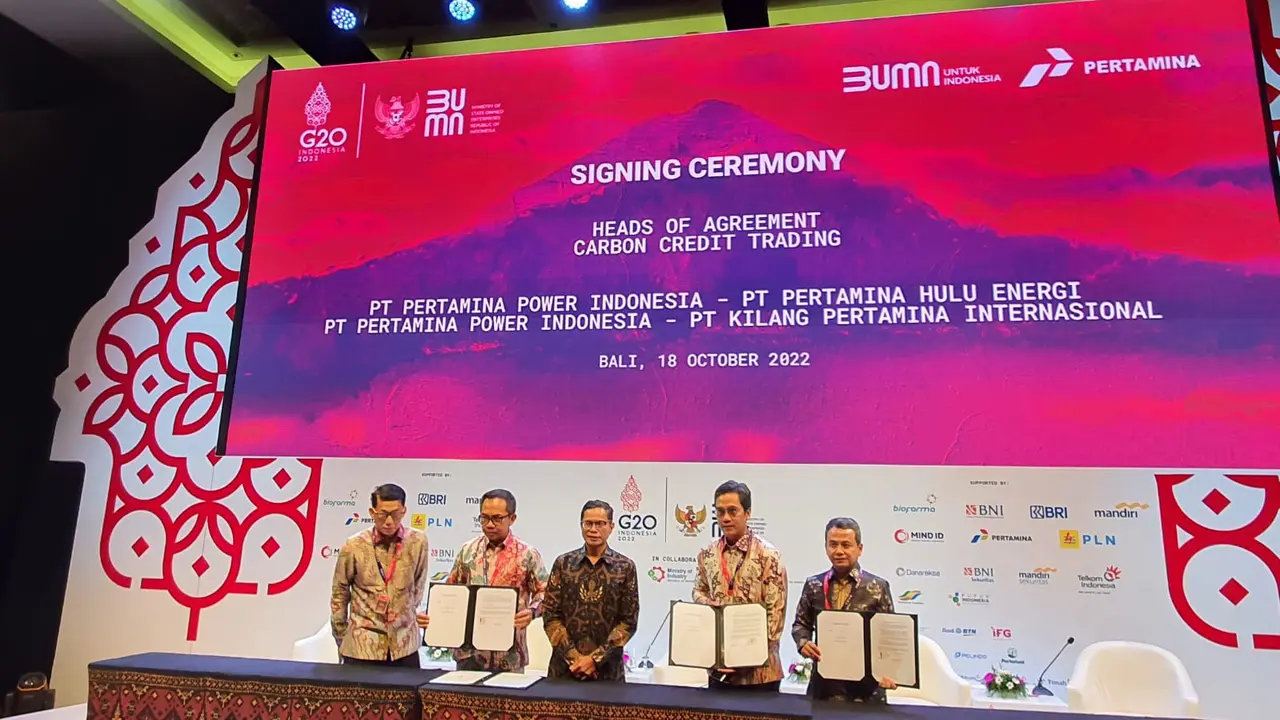 Penandatanganan heads of agreement (HoA) dalam acara G20 State-owned Enterprises International Conference di Nusa Dua, Bali (18/10).