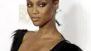 Datang ke acara formal, gaya rambut yang disanggul modern layaknya Tyra Banks dapat menjadi pilihan yang tepat. (Bintang/EPA)