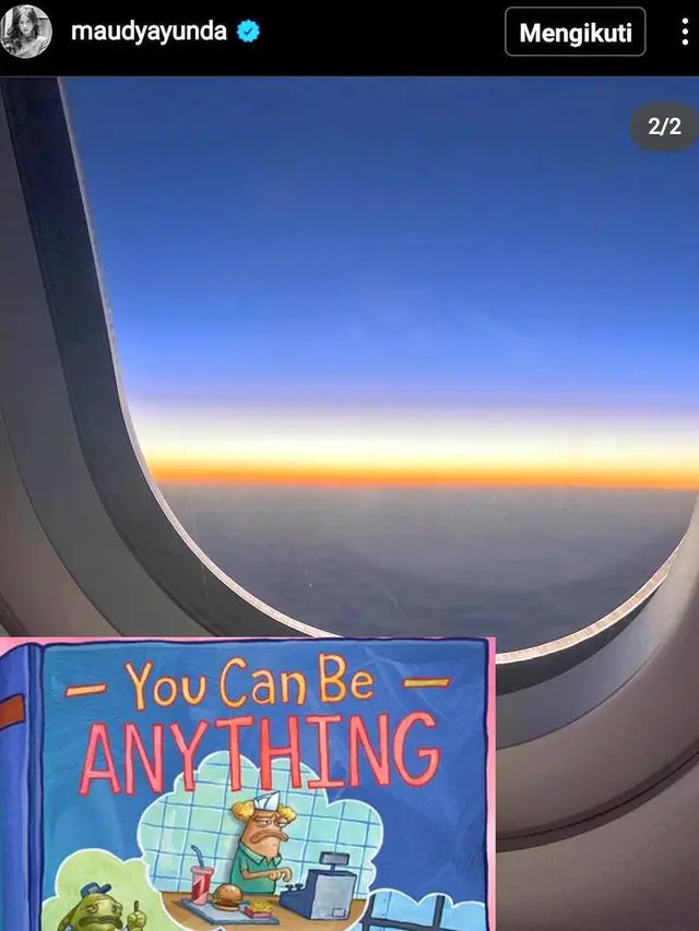 5 Editan Foto Buku Bacaan Maudy Ayunda Ini Bikin Nyengir