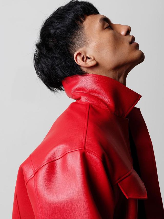 5 Gaya Pemotretan Jefri Nichol Pamer Perut Six Pack, Curi Perhatian