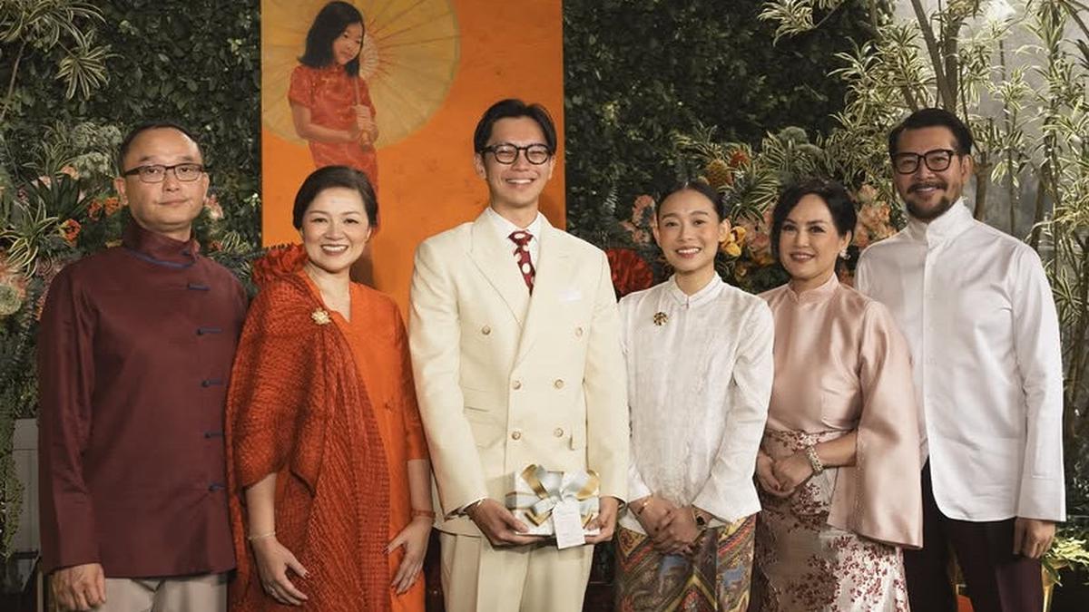 6 Potret Lamaran Brandon Salim dan Dhika Himawan di Rumah, Memadukan Unsur Nusantara dengan Tradisi Tiongkok