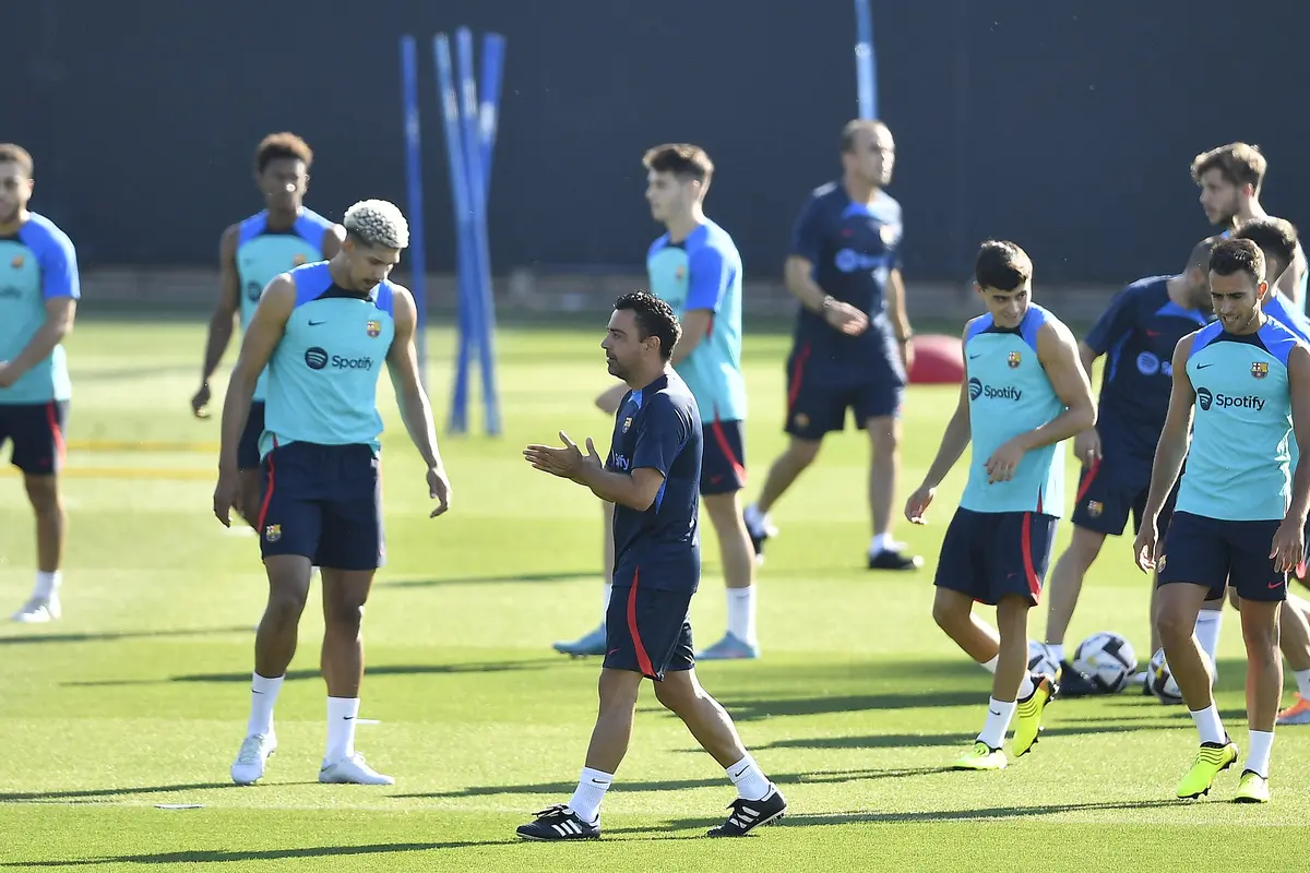 Foto: Belum Ada Kata Sepakat dengan MU, Frankie de Jong Masih Ikut Latihan Bareng Barcelona