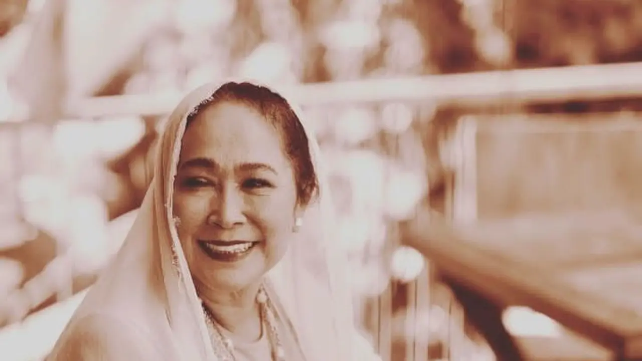 Potret terkini artis Jenny Rachman pemenang dua kali piala Citra yang telah melaporkan suaminya, Supradjarto ke Polres Metro Jakarta Selatan (Foto: instagram jennyrachman18)