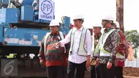 Presiden Jokowi saat meresmikan peletakan batu pertama pembangunan rusunami di Sarua Tangerang Selatan, Kamis (27/4). Luas bangunan tiap rumah itu 32 m, terdiri dari dua kamar tidur, satu kamar mandi, dapur dan ruang keluarga. (Liputan6.com/Angga Yuniar)