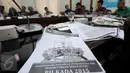 Buku panduan tentang proses pemungutan dan penghitungan suara bagi penyandang disabilitas yang dibahas dalam FGD yang digelar KPU bersama dengan 14 lembaga pemantau Pemilu di gedung KPU, Jakarta, Selasa (29/9). (Liputan6.com/Helmi Afandi)