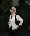 Dalam keseharian, Sashfir kerap menggunakan pashmina simple tanpa banyak jarum. [@sashfir].