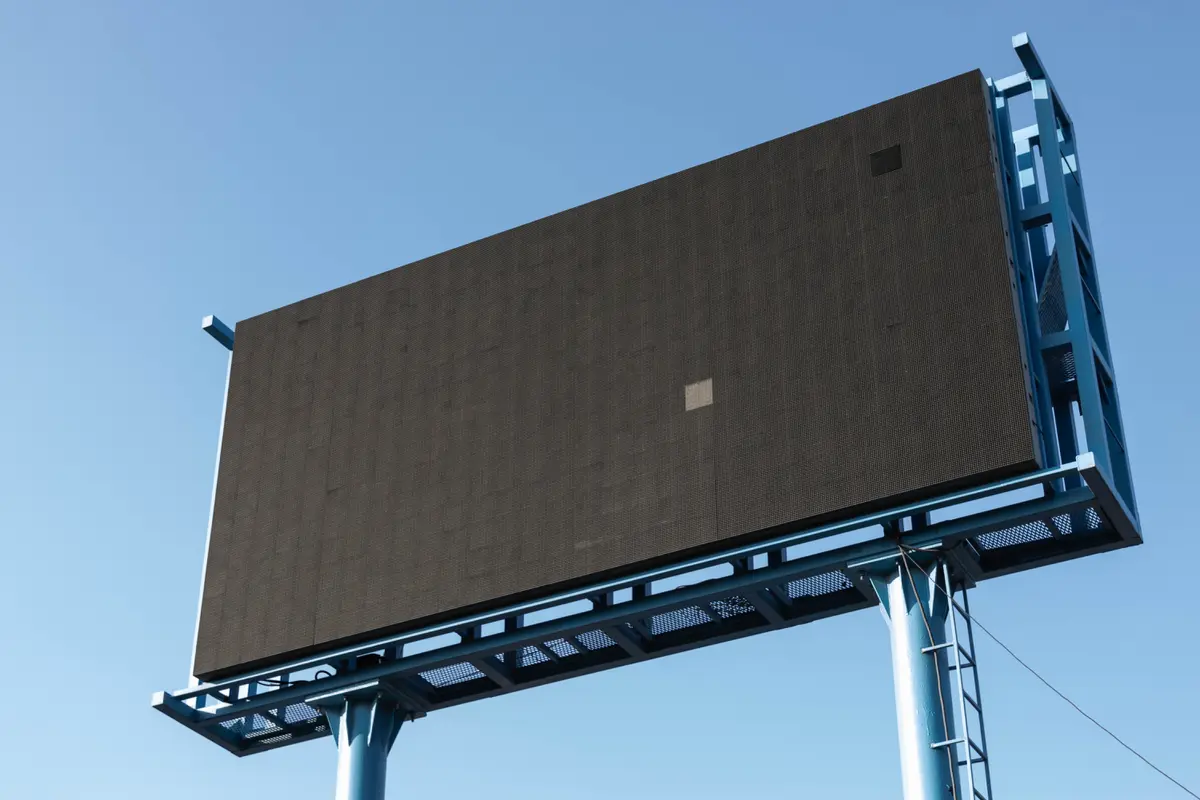 Menolak Dijodohkan, Pria asal London Cari Pasangan Hidup Lewat Iklan Billboard