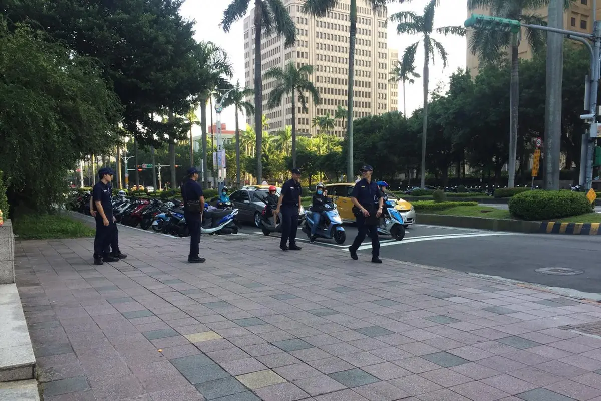 Pengamanan diperketat jelang perayaan Hari Kemerdekaan Taiwan ke-108. (Liputan6.com/Teddy Tri Setio Berty)