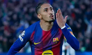 Bola.net > Champions
Hasil Barcelona vs Newcastle: Hancurkan Sang Tamu, El Blaugrana Tembus 8 Besar!
Editor Serafin Unus Pasi
Diperbarui: 19 Maret 2026, 02:44 WIB

 
 
Hasil Barcelona vs Newcastle: Hancurkan Sang Tamu, El Blaugrana Tembus 8 Besar!
Skuad Barcelona merayakan gol Marc Bernal ke gawang Newcastle, Kamis (19/3/2026) (c) AP Photo/Joan Monfort
Bola.net - Wakil Spanyol, Barcelona mengunci tiket ke babak perempat final Liga Champions 2025/2026. Mereka berhasil membekuk wakil Inggris, Newcastle, di Camp Nou dengan skor telak 7-2.

Pesta gol Barcelona ini dipersembahkan oleh brace dari Raphinha dan Robert Lewandowski plus masing-masing satu gol dari Marc Bernal, Fermin Lopez dan Lamine Yamal. Sementara Newcastle hanya bisa membalas berkat brace dari Anthony Elanga. (AP Photo/Joan Monfort)