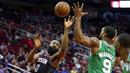 Pebasket Houston Rockets, James Harden, berebut bola dengan pebasket Boston Celtics, Brad Wanamaker, pada laga NBA Rabu (12/2/2020). Houston Rockets menang 116-105 atas Boston Celtics. (AP/David J. Phillip)