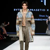 Eddy Meijer adalah putra semata wayang Maudy Koesnaedi dengan sang suami, Erik Meijer. Tahun ini, Eddy Meijer diketahui baru berusia 15 tahun, namun paras gantengnya berhasil mencuri perhatian banyak orang. Foto: Instagram.